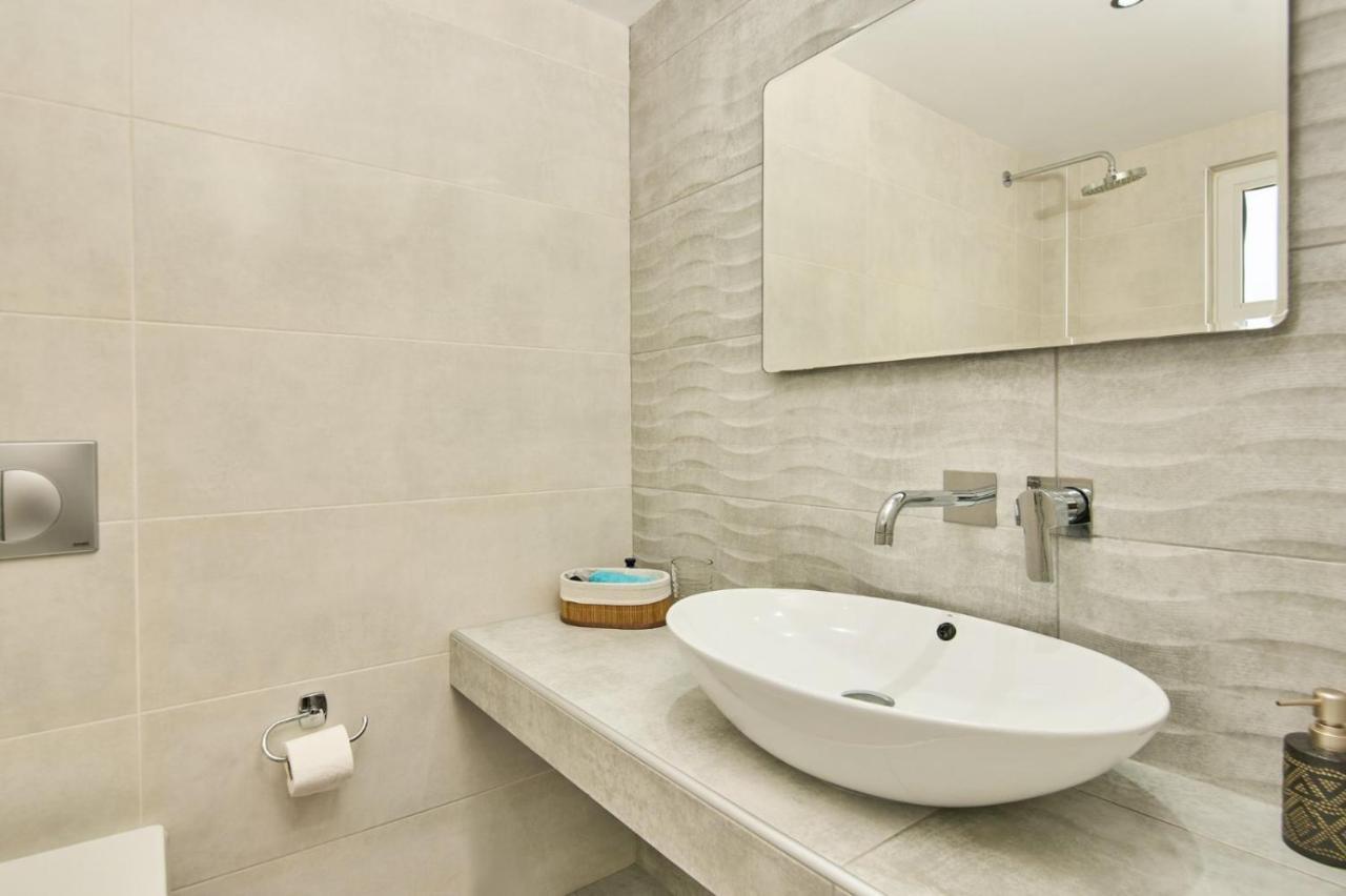 Ostria Apartments กาลามากี ภายนอก รูปภาพ